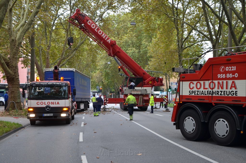 LKW verliert Auflieger Koeln Boltensternstr Pasteurstr P2014.JPG